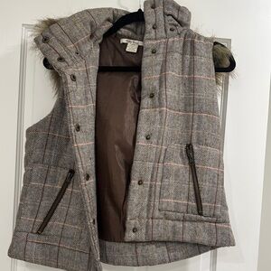 Sans Souci Herringbone Vest with Button Accents
